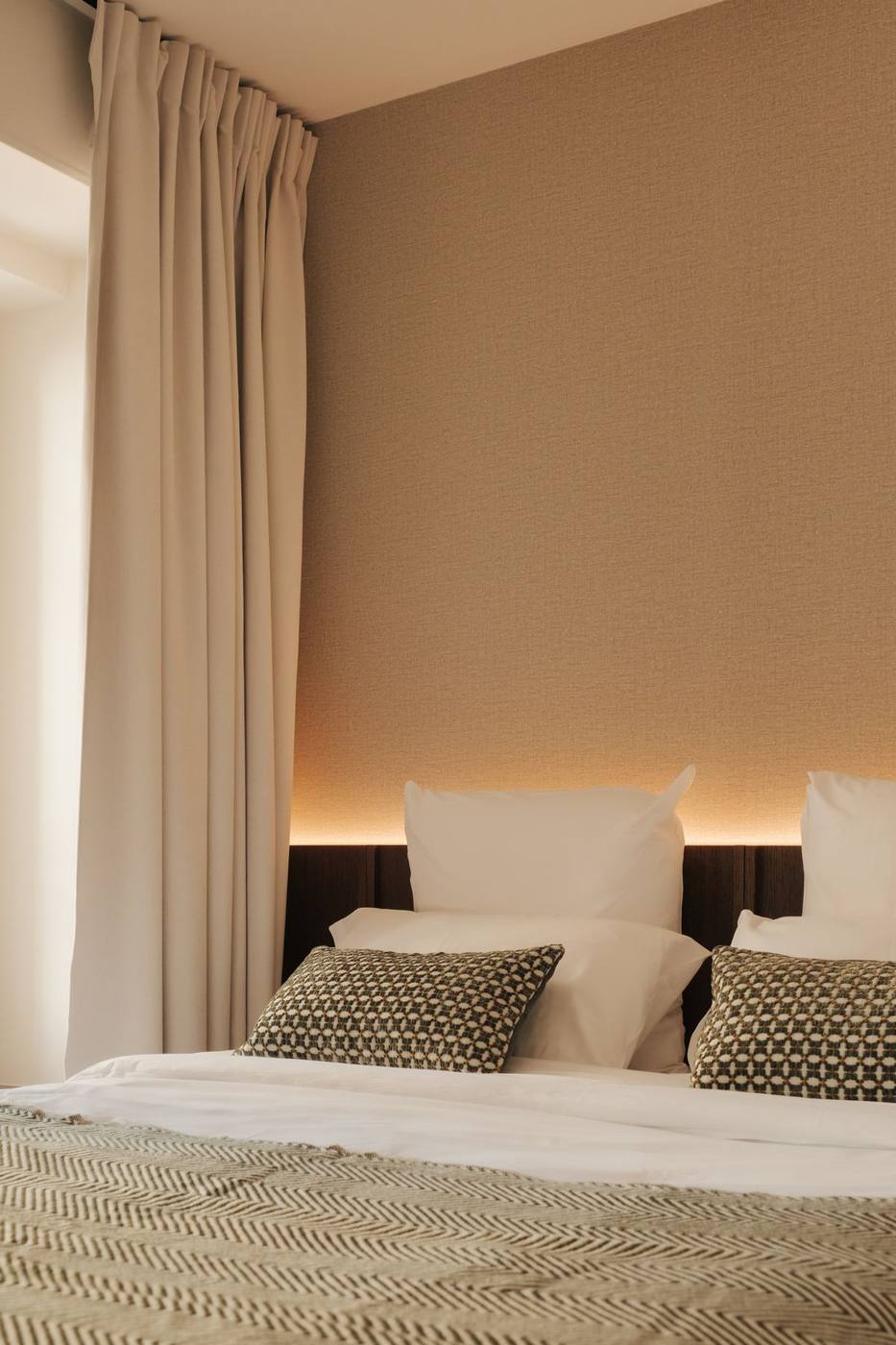 Suite 03 : chambre aux coussins à motif