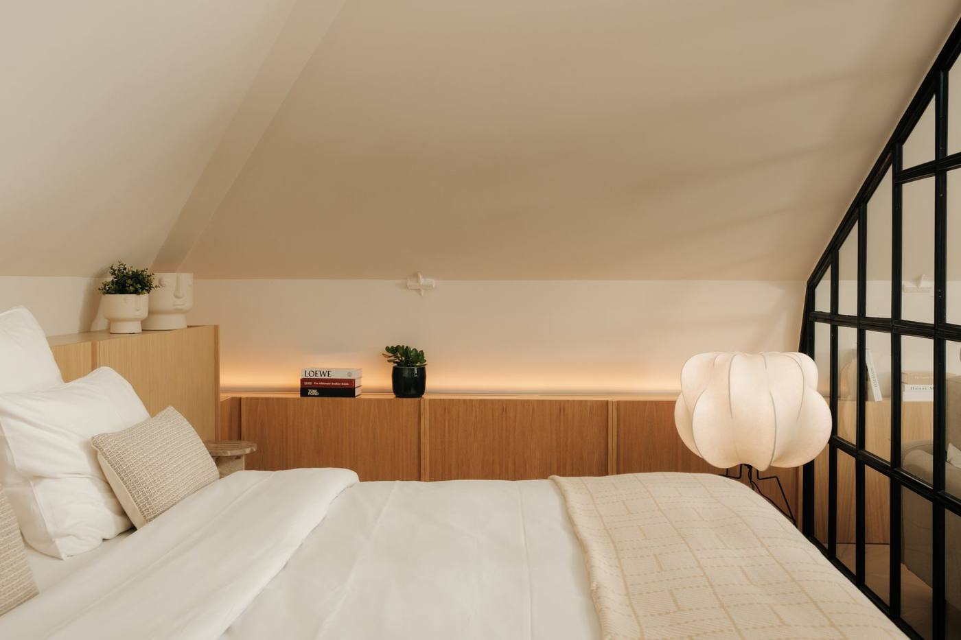 Suite 09 : chambre sous pente derrière la verrière